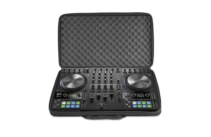 UDG CREATOR NI TRAKTOR S4 MK3 / S2 MK3 HARDCASE BLACK U8309BL