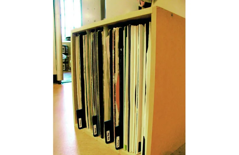 Glorious Vinyl Divider Black