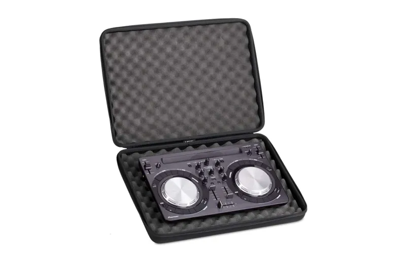 UDG Creator Controller Hardcase Medium Black MK2 U8301BL