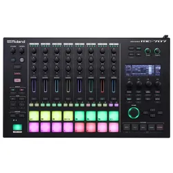 Roland MC-707 Groovebox