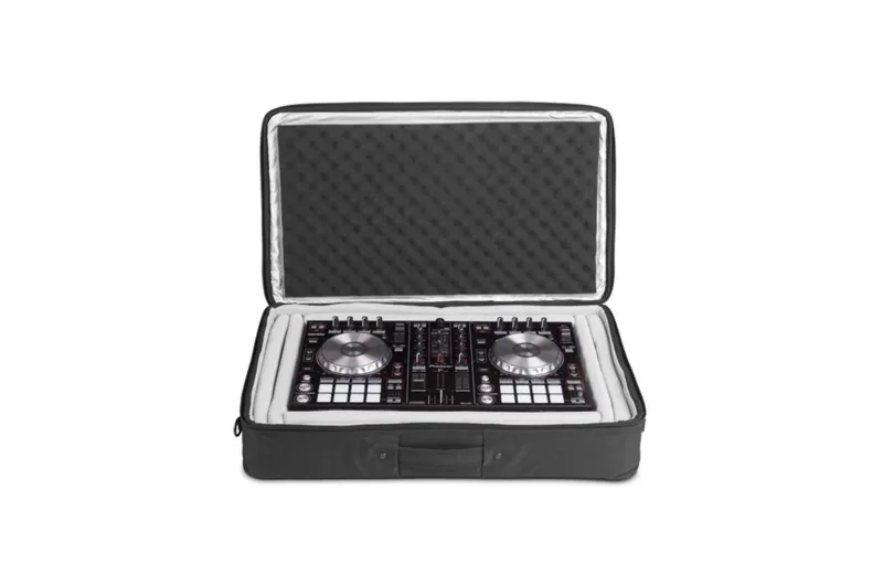 UDG Urbanite MIDI Controller Sleeve Large Black U7102BL