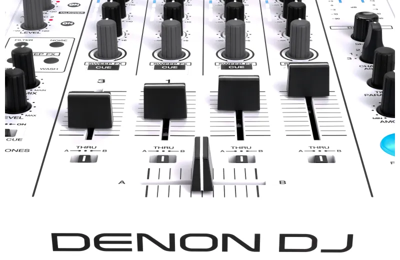 Denon DJ SC Live 4 White - DJ Controller