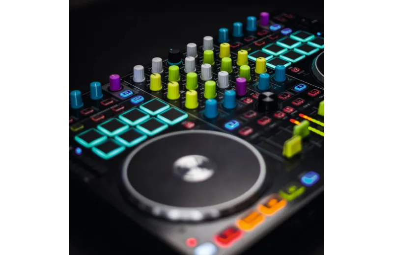 Reloop Σετ με 8 knob cap σε κίτρινο χρώμα