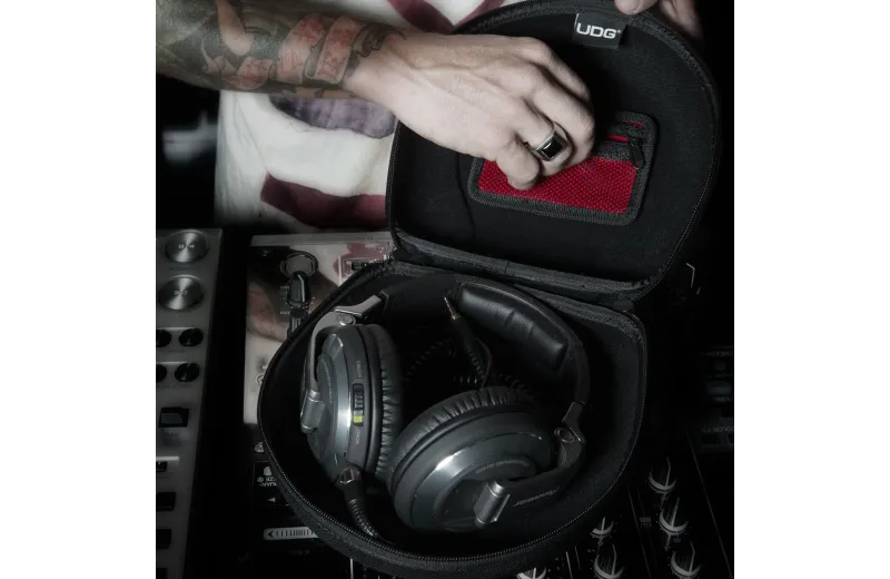 UDG CREATOR HEADPHONE CASE LARGE / U8200BL
