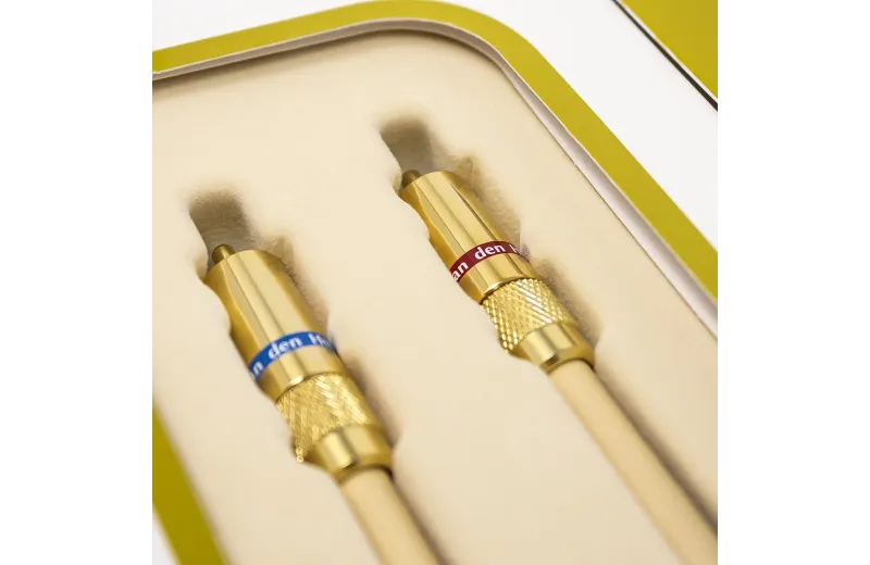 VAN DEN HUL THE NAME HALOGEN FREE RCA 0.8M