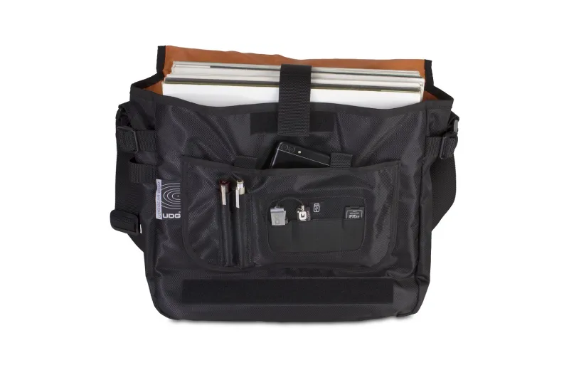 UDG ULTIMATE COURIERBAG B/OR INSIDE U9450BL/OR