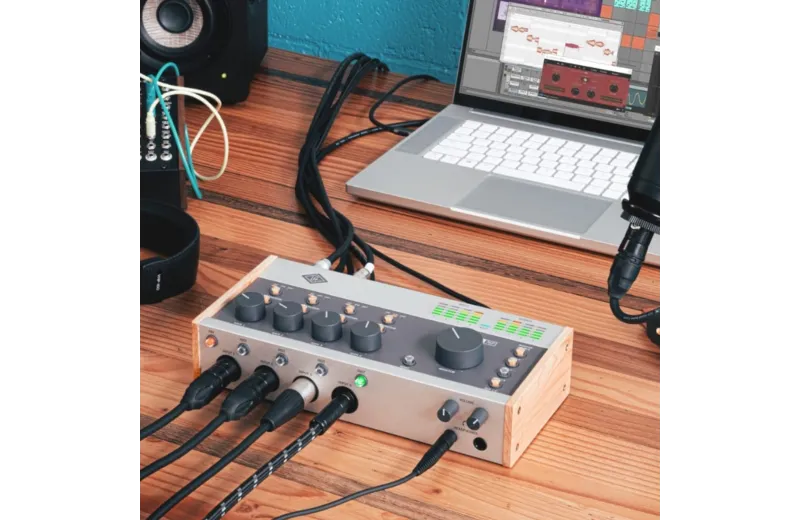 Universal Audio Volt 476P + Δώρο το UAD Essentials Edition Plug-In Bundle