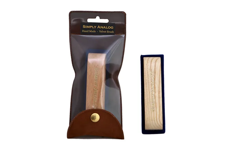Simply Analog Oak Wood Velvet Brush
