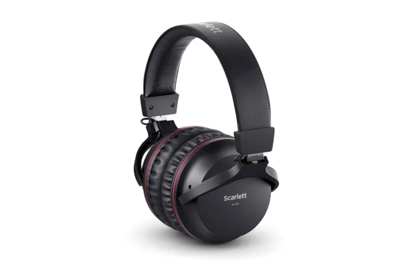 Focusrite Scarlett 2i2 4TH GEN + Μικρόφωνο + Ακουστικά