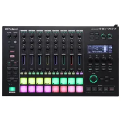 Roland MC-707 Groovebox