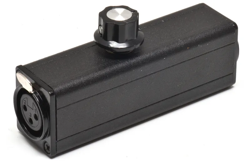Metro A-116 Αντάπτορας 3-pin XLR male σε 3-pin XLR female με ρυθμιστή έντασης