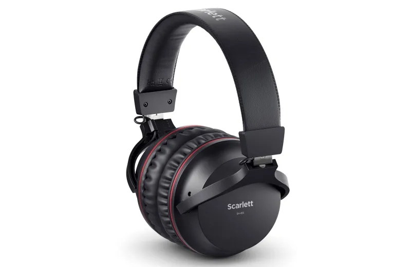 Focusrite Solo 4TH GEN+ with Mic + Headphones